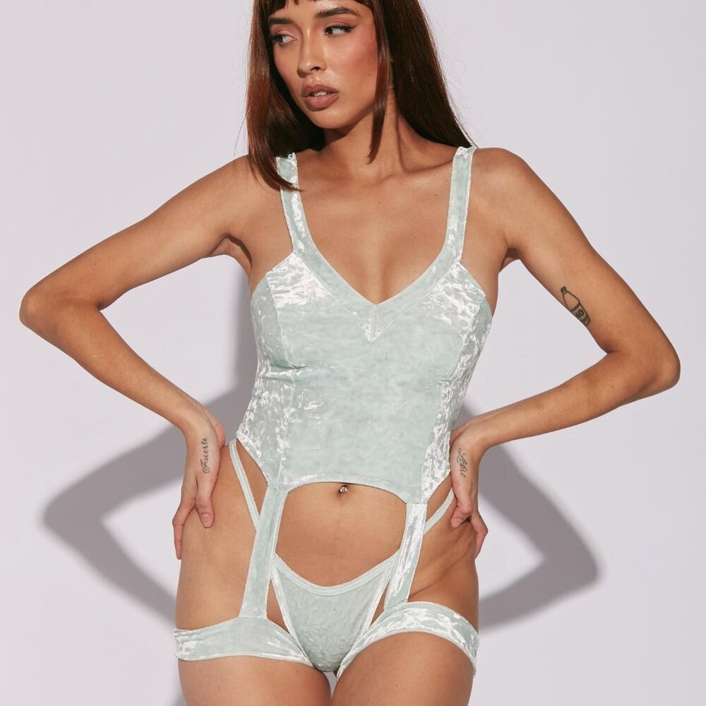 Laina Rauma Velvet Lingerie Set